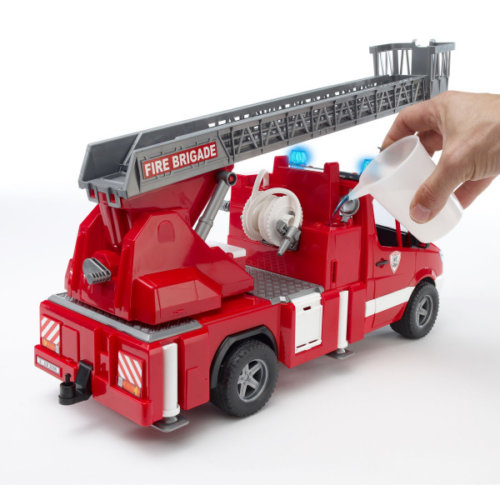 Bruder MB Sprinter пожарная машина с лестницей и помпой с модулем со световыми и звуковыми эффектами