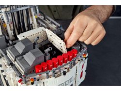 LEGO Technic Экскаватор Liebherr R 9800