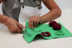 Mushie Набор для детского творчества DIY MERY THE CHERRY