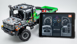 LEGO Technic Полноприводный грузовик-внедорожник Mercedes-Benz Zetros