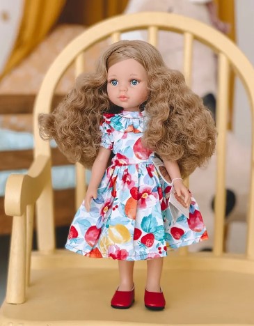 Кукла испанская ванильная Карла с кудрявыми волосами
