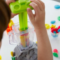 Play-Doh Swirlin’ Smoothies Toy Blender Playset